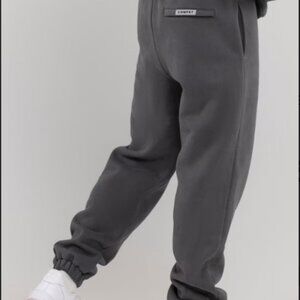 NEW- Large Comfrt Travel Essentials Sweatpants in Grey